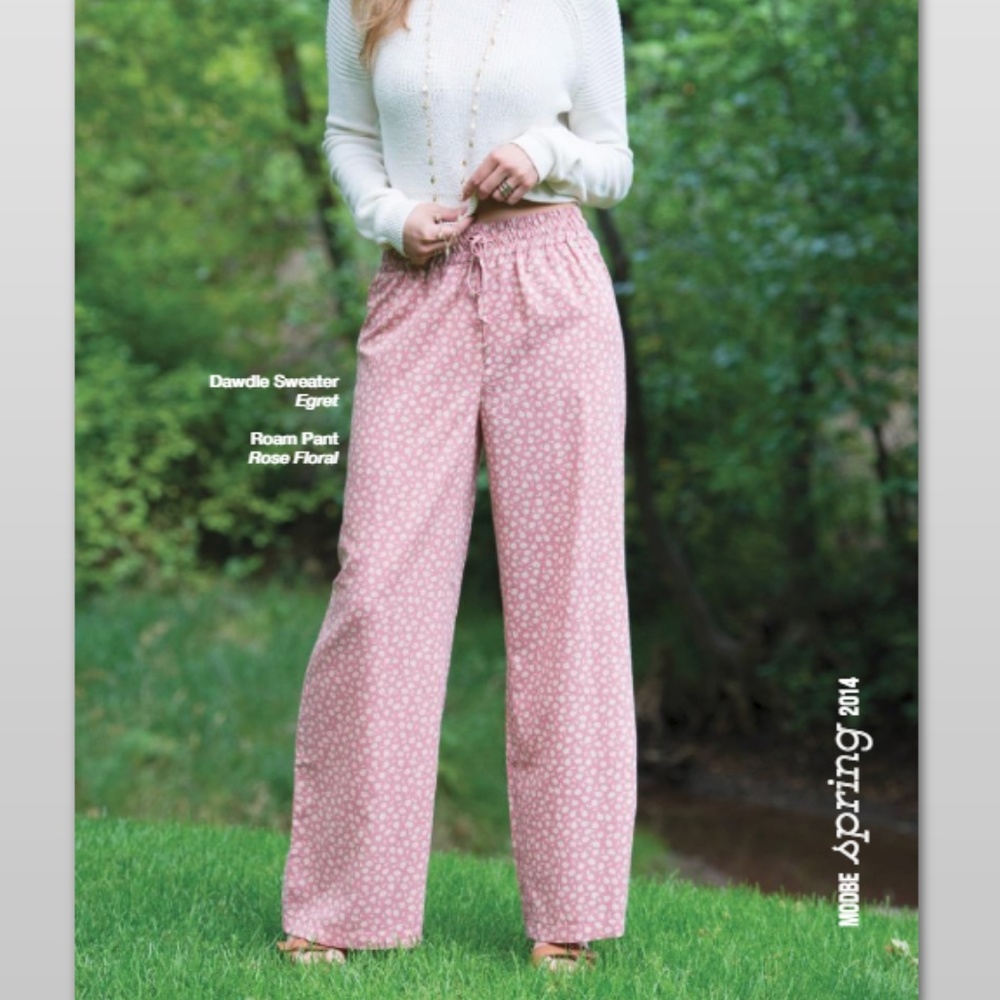 MODBE Roam Pant in Rose Floral